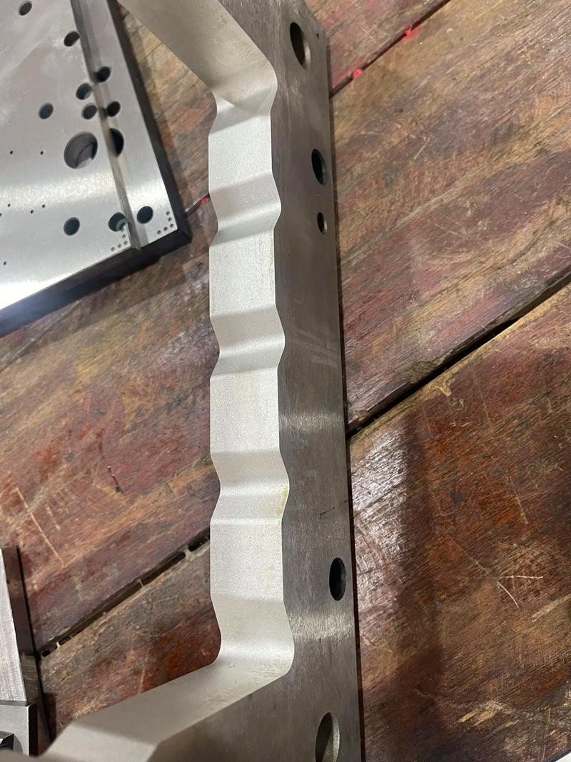 专业承接塑胶模具、五金模具及各类配件加工与线切割服务